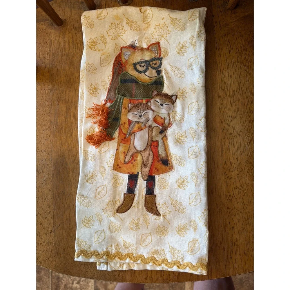 Nicole Miller Home Fox Autumn Tea Towel Embroidered Cotton Fall Leaf Print Cream